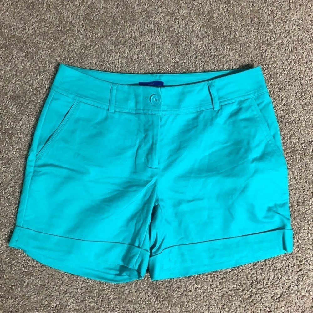 Apt. 9 Torie shorts Size 4 turquoise color cuffs